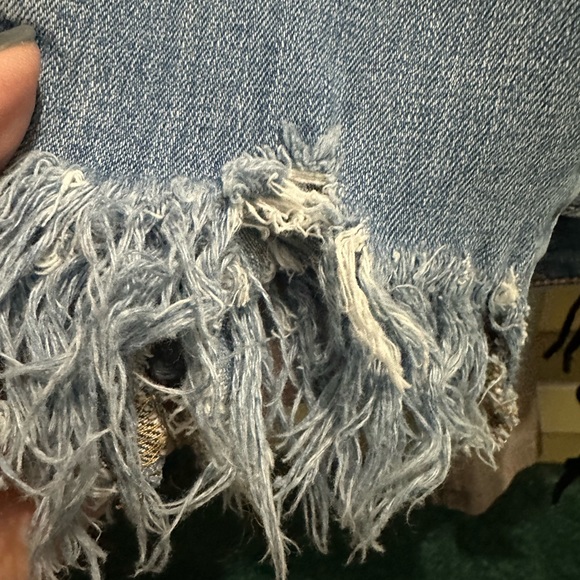 Jessica Simpson jeans in a stunning blue color with frayed ends, skinny fit - Picture 2 of 13